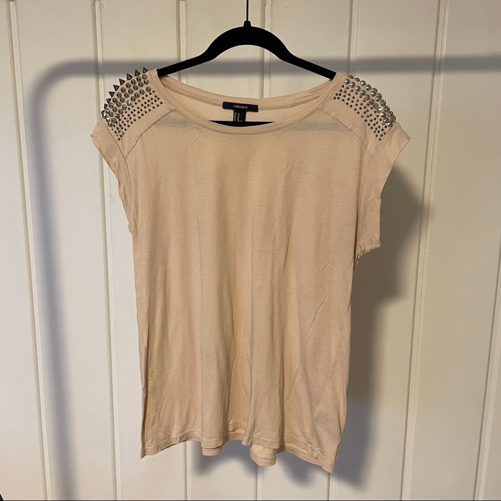 Forever 21 Tan Rolled Cap Sleeve Muscle Tee Gun Metal Embellishments Size Medium